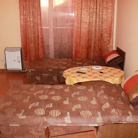 On Novoberehova Street Апартаменти *
